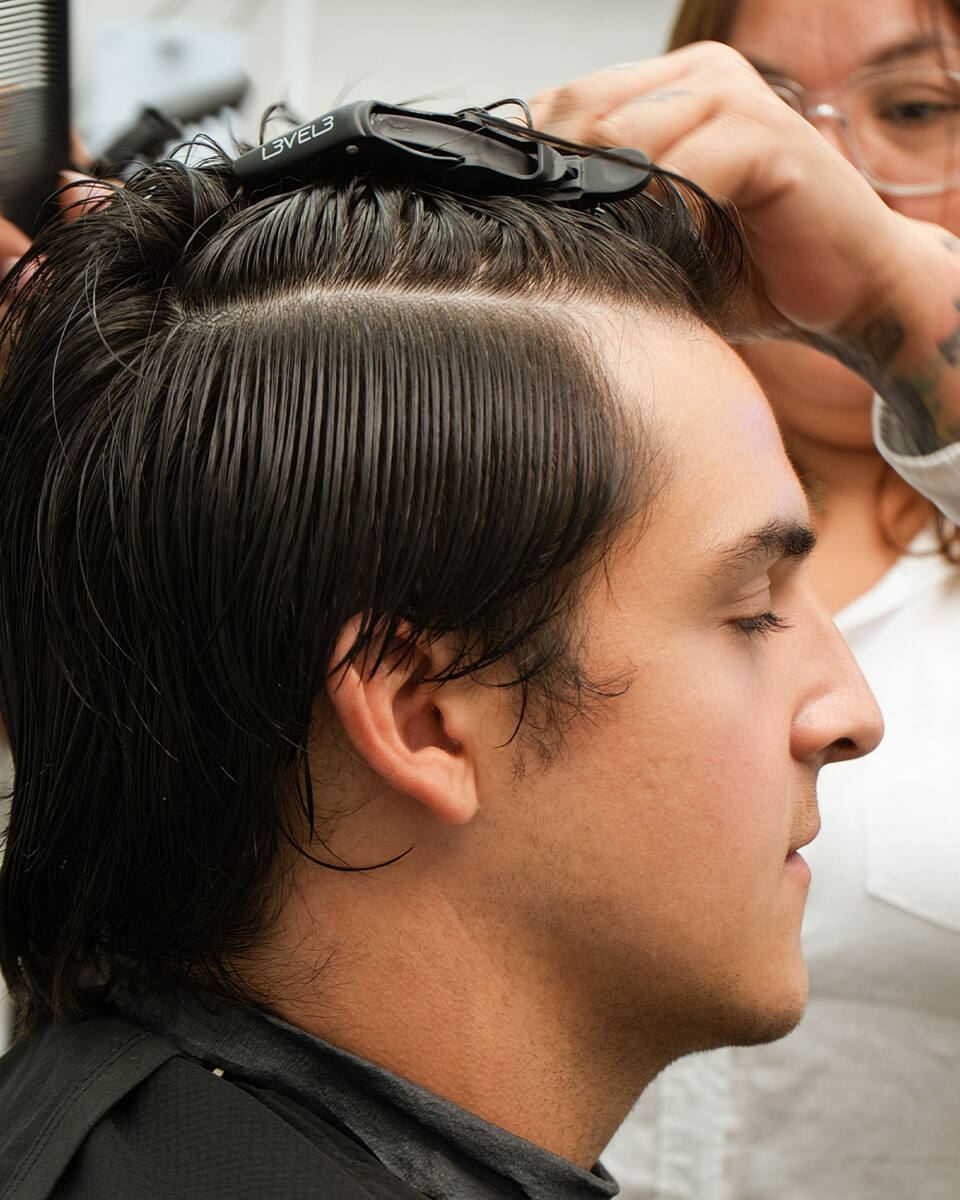 Trabajo a tijera en Structure Men's Studio Miami